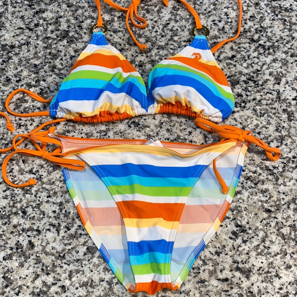 Swimsuit size XL. Fits like a medium.